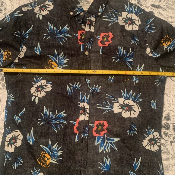 Like new mens Urban Pipeline short sleeve button down - Picture 5 of 6